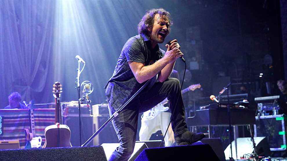 

	
		Eddie Vedder organise une soirée rock 'n' roll à l'ancienne avec de nouveaux amis : la revue de concert la plus populaire doit être lue
	
	
