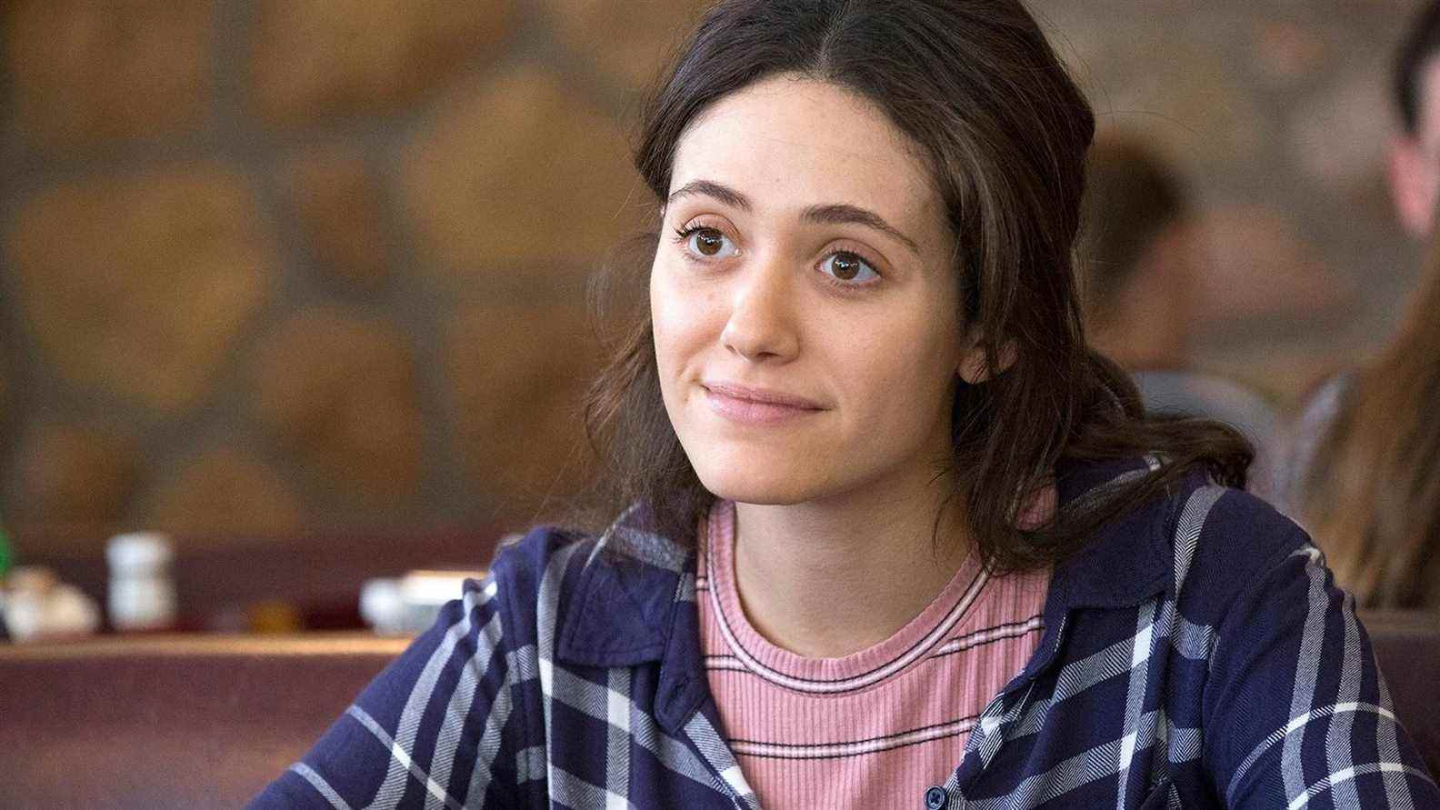 Emmy Rossum jouera la mère de Tom Holland dans la série Apple TV+ The Crowded Room
