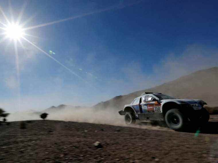 Explosion d’une voiture de rallye Dakar causée par un engin explosif improvisé: source