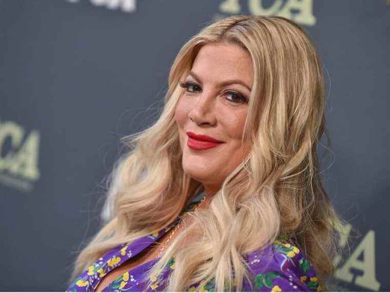 ‘FAITES REFAIRE VOS SEINS’ : sa fille conseille à Tori Spelling de se faire grossir les seins