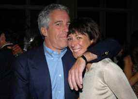 Jeffrey Epstein et la mondaine qui était sa proxénète sexuelle, Ghislaine Maxwell.