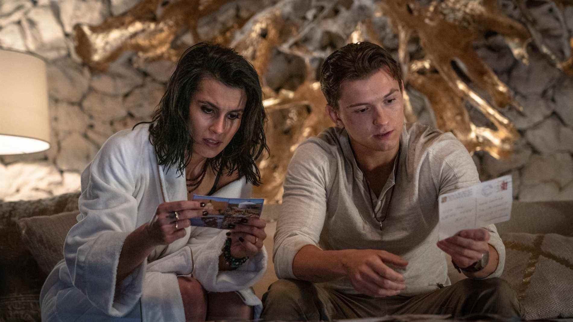 Chloé et Nathan dans le film Uncharted