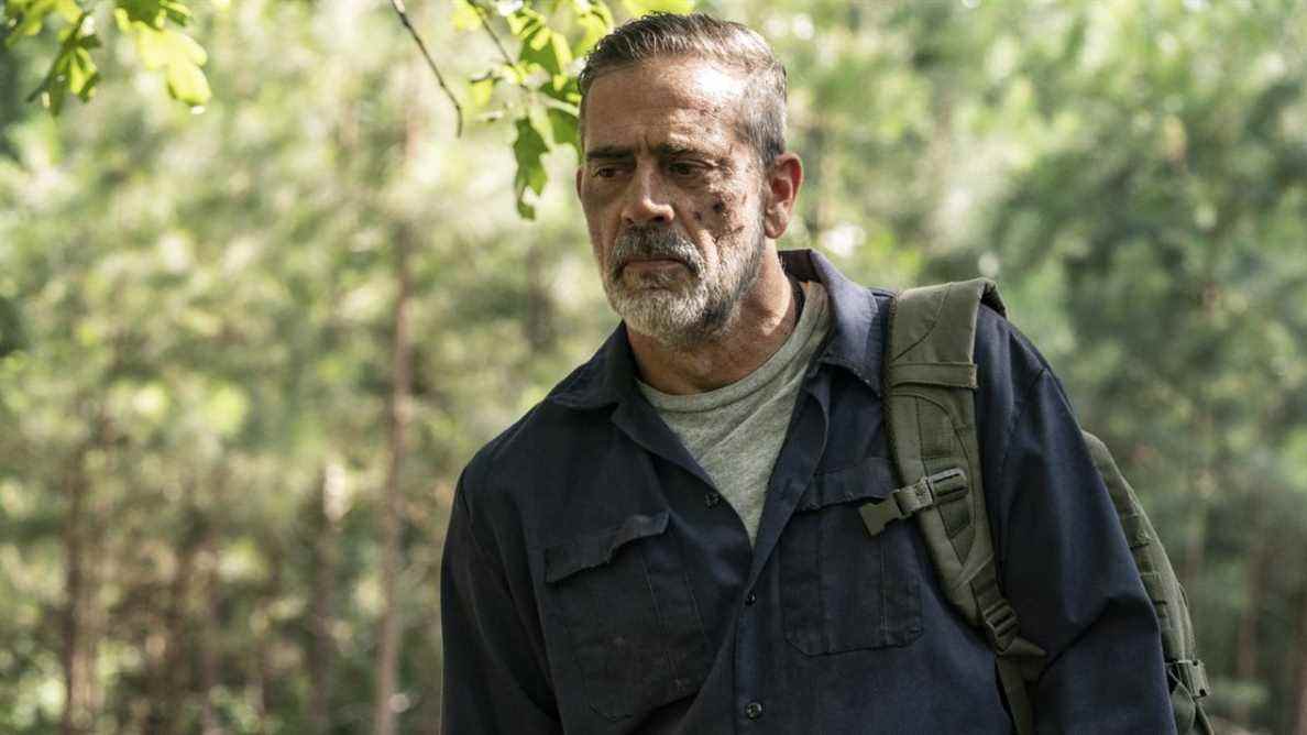 Jeffrey Dean Morgan de The Walking Dead explique la grande décision de Negan lors de la première hivernale de la saison 11
