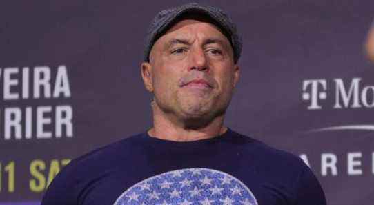 Joe Rogan répond à un clip viral le montrant utiliser N-Word, l'appelle "regrettable et honteux"