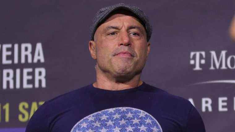 Joe Rogan répond à un clip viral le montrant utiliser N-Word, l'appelle "regrettable et honteux"
