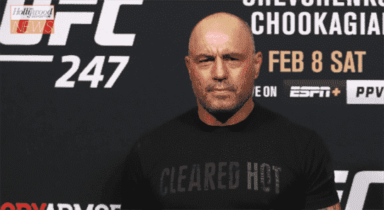 Joe Rogan revient sur scène, se moque de ses controverses