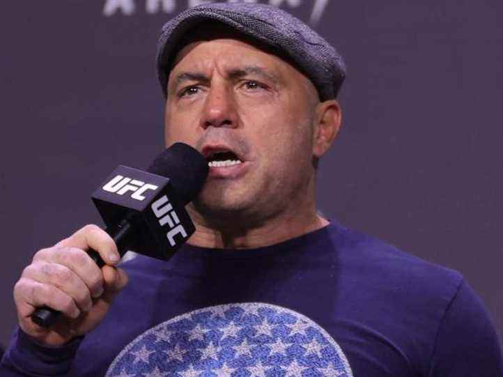 Joe Rogan s’excuse d’avoir utilisé des insultes raciales sur les podcasts précédents