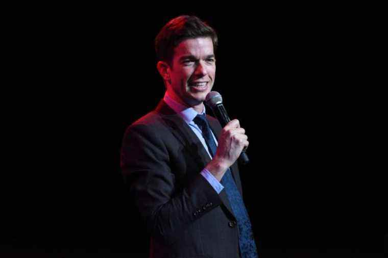 John Mulaney annonce 17 nouvelles dates pour sa tournée de stand-up "From Scratch"
	
	
