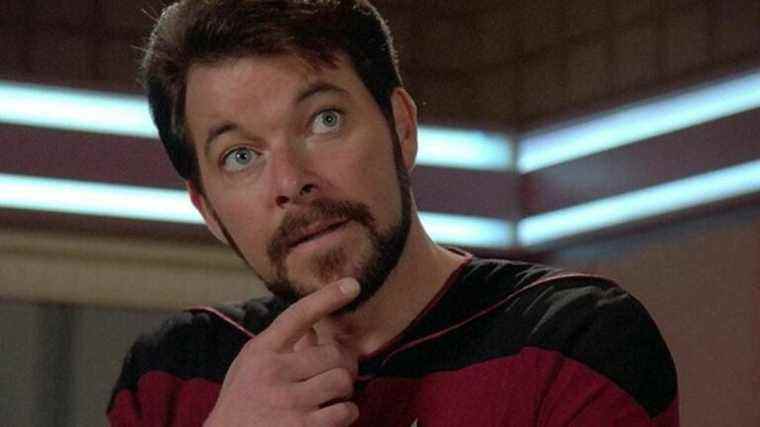 Jonathan Frakes de Star Trek réagit à la vidéo TikTok de l'exécution experte de la manœuvre Riker par un fan
