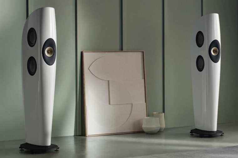 KEF’s Reference, les enceintes Blade mises à jour avec des métamatériaux