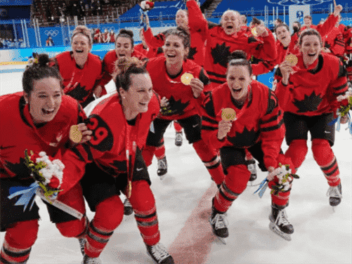 LES FILLES CANADIENNES SONT EN OR : battez l’équipe américaine rivale 3-2 aux Jeux olympiques de Pékin