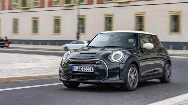 La garniture en bronze de la Mini Cooper SE Resolute Edition 2023 laisse présager un avenir sans chrome