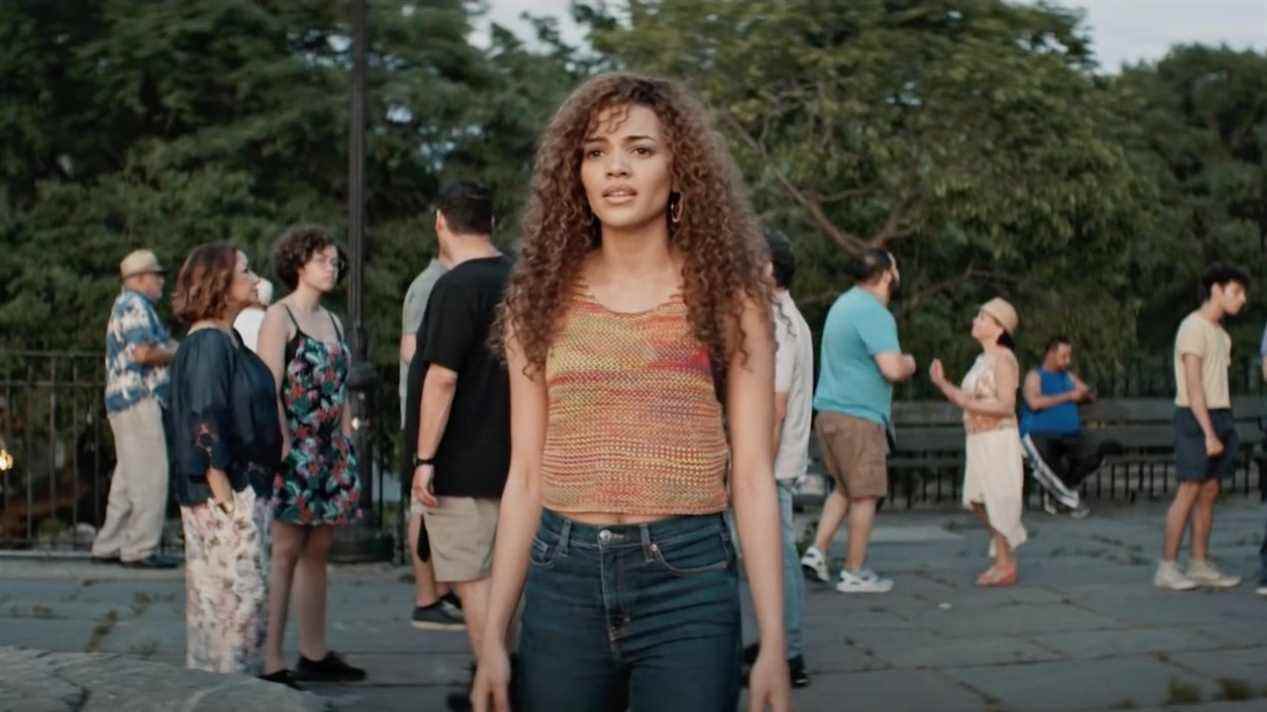 Leslie Grace comme Nina dans Dans les hauteurs