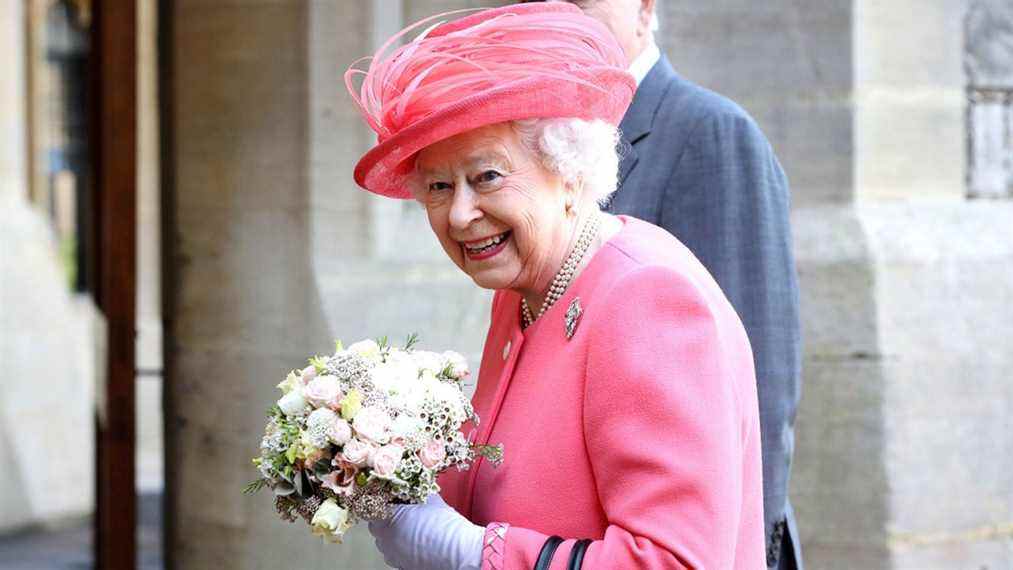 La reine Elizabeth II testée positive au COVID-19
