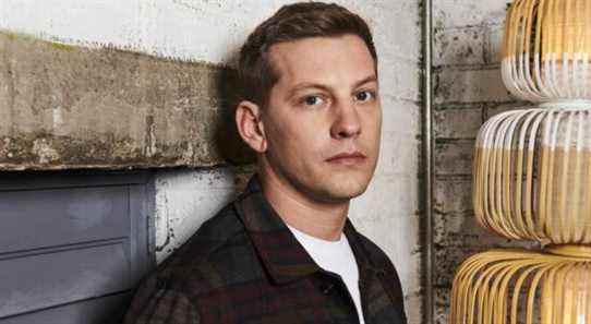 La star de Hollyoaks, James Sutton, fait allusion à une cascade de choc dans l'histoire de John Paul