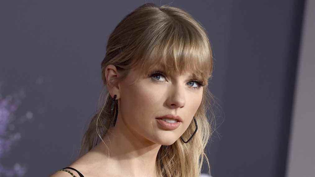 Lancement du cours Taylor Swift à l'Institut Clive Davis de l'Université de New York Les plus populaires doivent être lus Inscrivez-vous aux bulletins d'information sur les variétés Plus de nos marques
	
	
