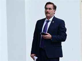 Mike Lindell, PDG de My Pillow, devant la Maison Blanche, le 15 janvier 2021. REUTERS/Erin Scott