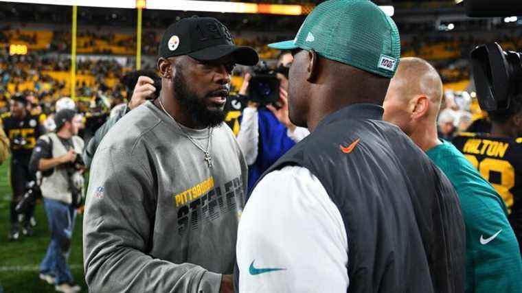 Le moment où Mike Tomlin embauche Brian Flores est … étrange