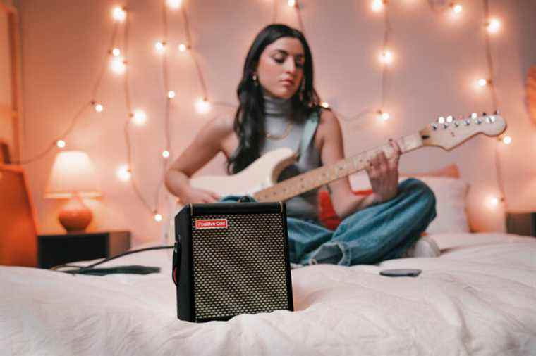 Le petit ampli de guitare de Positive Grid est conçu pour les jam sessions dans la chambre