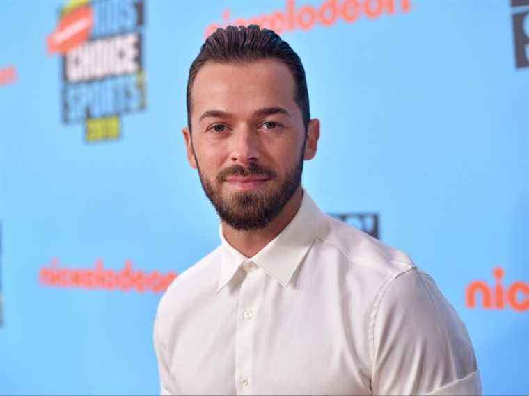 Le pro ‘DWTS’ Artem Chigvintsev toujours testé positif pour la pneumonie