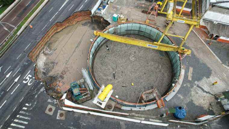 Le projet de tunnel du métro de São Paulo inonde et effondre la chaussée