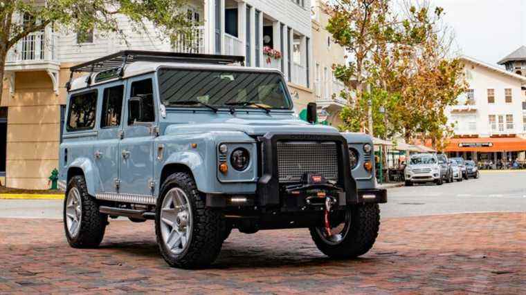 Les Land Rover Defender 110 sont déjà cool, alors que diriez-vous d’un avec Tesla Power ?