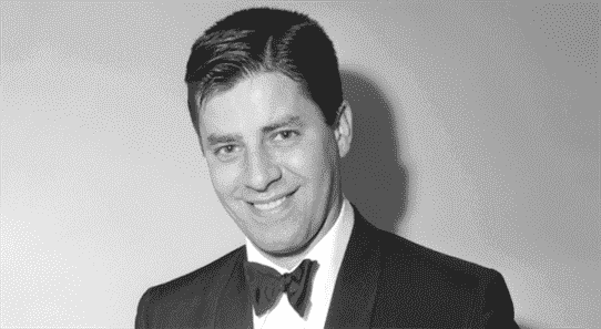 Les co-stars de Jerry Lewis accusent la légende comique de harcèlement sexuel : "Il a commencé à me caresser"