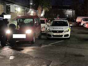 La police a arrêté une camionnette après que l'occupant ait crié sur des femmes dans la rue.