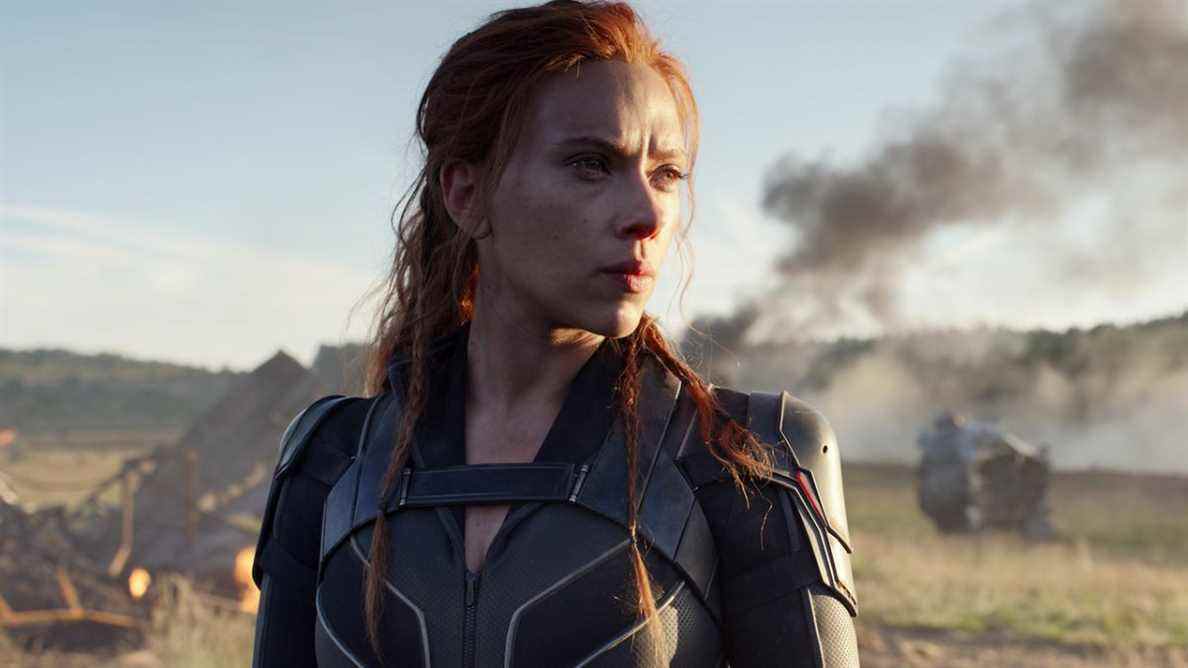 L'image de Black Widow montre que Scarlett Johansson est équipée pour le costume de son film solo
