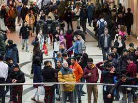 Acheteurs du lendemain de Noël au CF Toronto Eaton Centre à Toronto, le 26 décembre 2019.