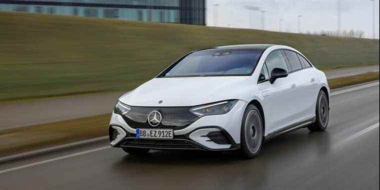 Mercedes-Benz EQE 2023 partage beaucoup avec son grand frère