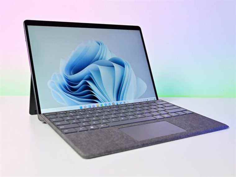 Obtenez une Surface Pro 8 et un Type Cover pour moins de 1 000 $