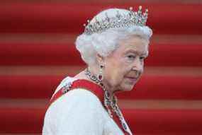 La reine Elizabeth II arrive pour le banquet d'État en son honneur au château de Bellevue lors de la deuxième visite de quatre jours du couple royal en Allemagne le 24 juin 2015 à Berlin, en Allemagne.  GETTY IMAGES