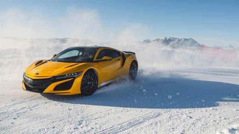 Oui, vous pouvez faire rouler une Acura NSX dans la neige avec des pneus toutes saisons