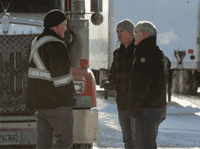 Sur cette photo publiée sur son compte Twitter, Erin O'Toole rencontre des camionneurs du Freedom Convoy en route vers Ottawa.