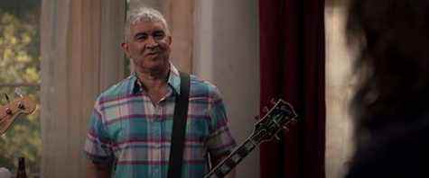 foo fighters musicien pat smear dans une scène du studio de cinéma 666