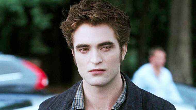 Robert Pattinson n'est pas d'accord avec le studio faisant "Twilight" moins Emo : "La seule façon" de le faire
	
	
