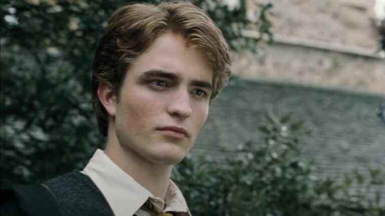 Robert Pattinson se moque hilarante de sa performance dans Harry Potter en tant que Cedric Diggory
