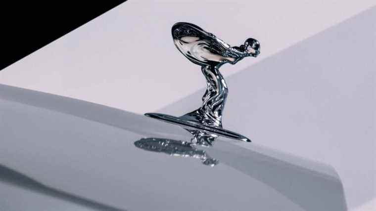 Rolls-Royce Spirit of Ecstasy fait peau neuve à l’occasion de son 111e anniversaire