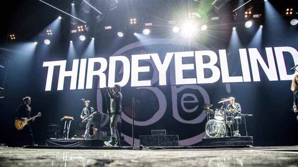 Stephan Jenkins de Third Eye Blind parle de la vérité derrière le face-à-face de Mötley Crüe de son groupe dans 