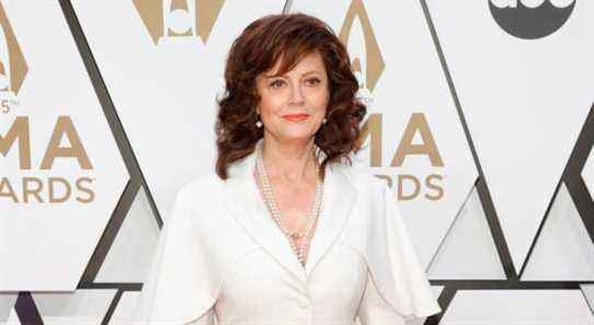 Susan Sarandon s'excuse pour un tweet "profondément irrespectueux" comparant les funérailles du NYPD au fascisme