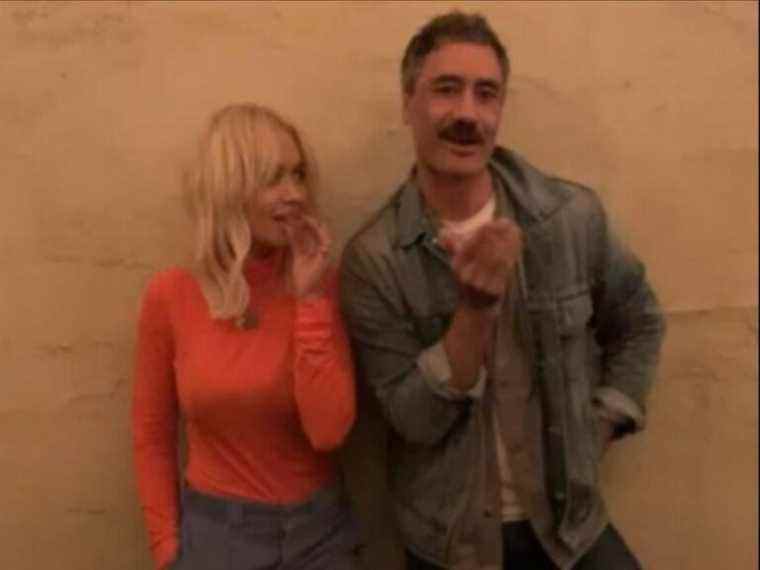 Taika Waititi rend hommage à sa « meilleure amie » Rita Ora