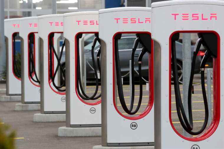 Tesla ouvre davantage de ses superchargeurs européens aux véhicules électriques tiers