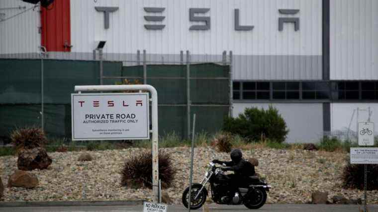 Tesla poursuivi en justice par la Californie pour « lieu de travail à ségrégation raciale »