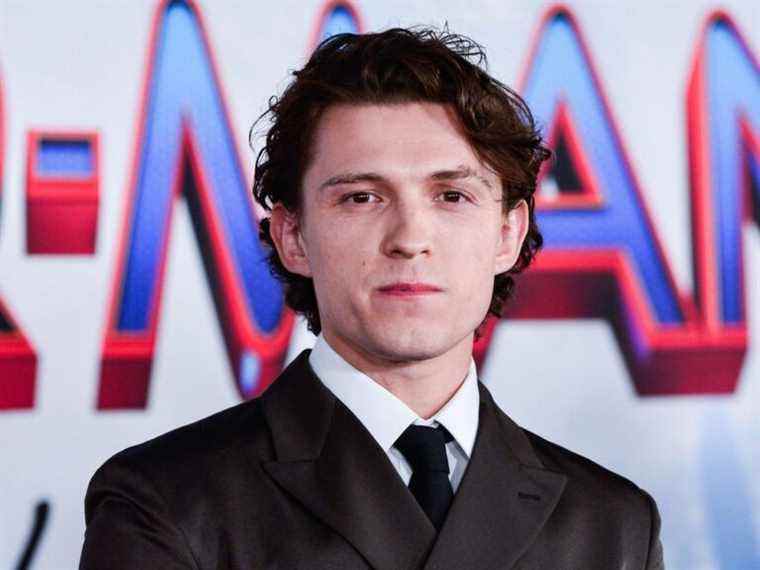 Tom Holland déconcerté par le cadeau de « plaisir personnel » de Mark Wahlberg