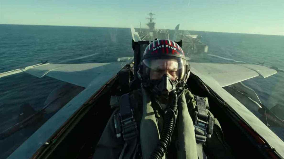 Top Gun: Tom Cruise de Maverick a partagé de nouvelles images avec un excellent lien avec la NFL
