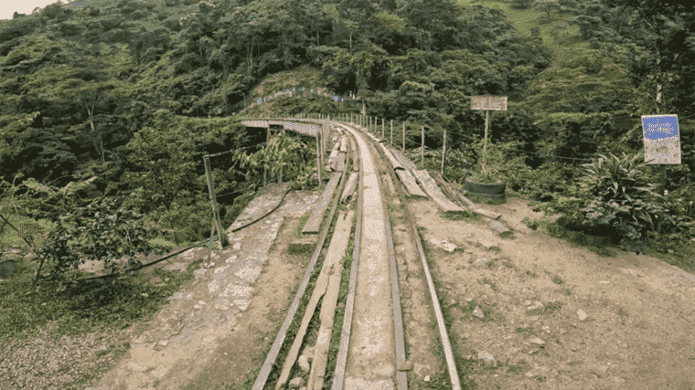 Traverseriez-vous ce vieux pont ferroviaire en Colombie en moto ?