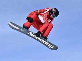 Max Parrot du Canada participe à la finale de l'épreuve masculine de snowboard slopestyle aux Jeux olympiques d'hiver de 2022 à Beijing.