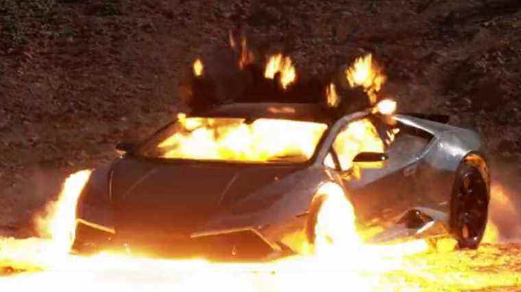 Un artiste fait exploser Lamborghini Huracan pour vendre des vidéos d’éclats d’obus en tant que NFT