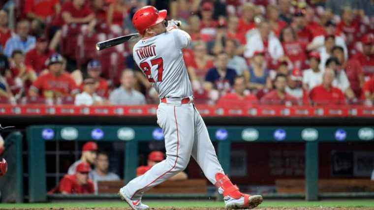 Un jeune entraîneur de baseball a accidentellement déchiré le swing de Mike Trout